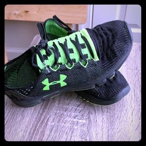 Under armor 7.5 sneakers charged....